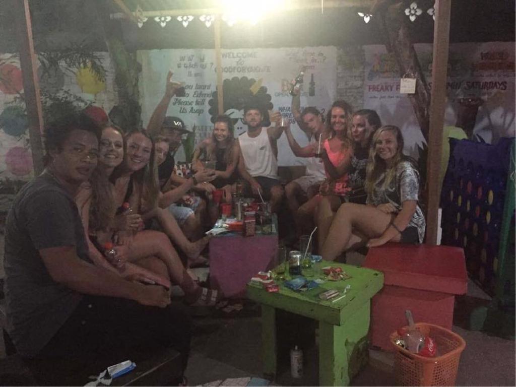 Good For Ya Knee Hostel & Bungalows (Adults Only) Gili Trawangan Eksteriør billede